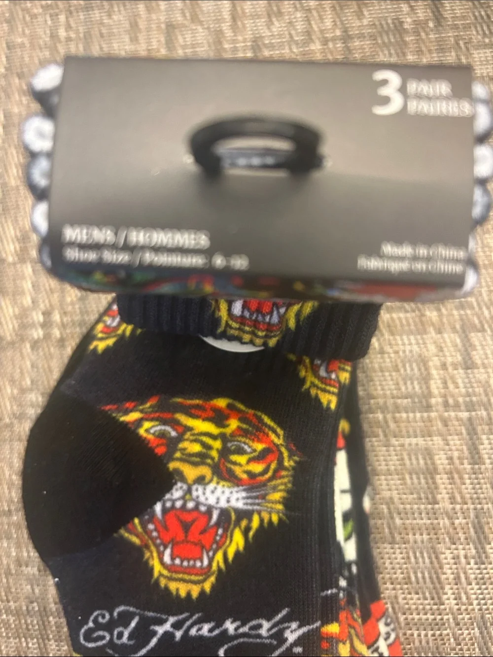 ED HARDY CUSHIONED 3 PAIS CREW SOCJKS SHOE SIZE 6-12 NWT